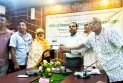 কৃষাণীদের মাঝে ক্ষুদ্র বীজ উদ্যোগের চেক বিতরণ
